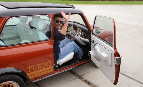 Классический Mini теперь доступен в ливрее Lotus Esprit Turbo Джеймса Бонда