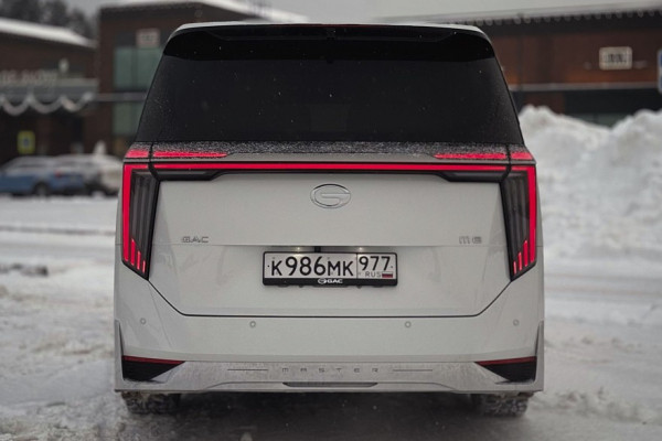 Ложа для двоих: тест-драйв GAC M8 Lounge с телевизором и холодильником