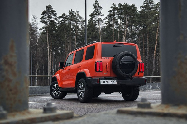 Старая внешность, новые колёса и никакого дизеля: тест-драйв обновлённого Tank 300 Старая внешность, новые колёса и никакого дизеля: тест-драйв обновлённого Tank 300