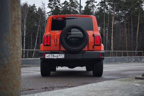 Старая внешность, новые колёса и никакого дизеля: тест-драйв обновлённого Tank 300 Старая внешность, новые колёса и никакого дизеля: тест-драйв обновлённого Tank 300