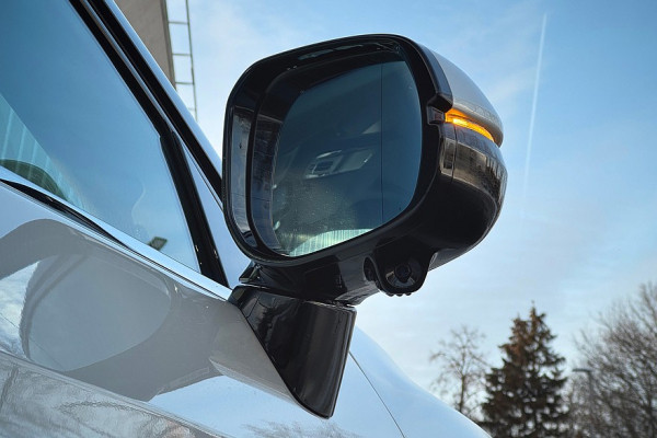 Старомодный самурай в мире китайских выскочек: тест-драйв Honda UR-V Старомодный самурай в мире китайских выскочек: тест-драйв Honda UR-V