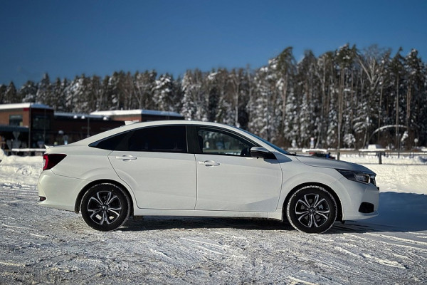 Весьма скромно, очень дорого, неожиданно хорошо: тест-драйв Honda Crider