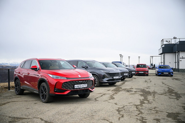 Линейка от второго партнера: тест-драйв Москвич М70 и Москвич М90