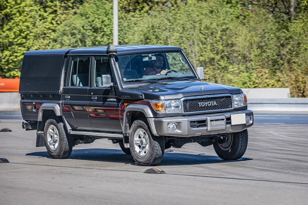 Назад в будущее, вперед в прошлое: опыт владения Toyota Land Cruiser 70