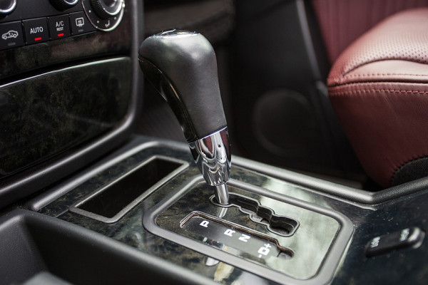 Пустой бак убивает бензонасос, а ABS удлиняет тормозной путь: факты, похожие на мифы