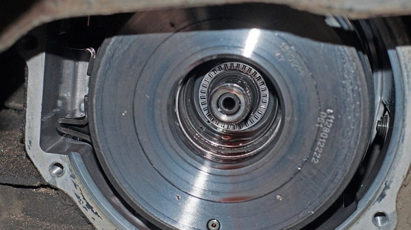 Шума много, толку мало: симптомы, причины и способы устранения пробуксовки автомата