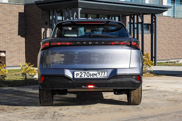 Внешность в стиле &laquo;электричек&raquo; и новый салон: тест-драйв новой Omoda C5
