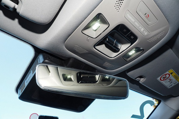 Внешность в стиле &laquo;электричек&raquo; и новый салон: тест-драйв новой Omoda C5