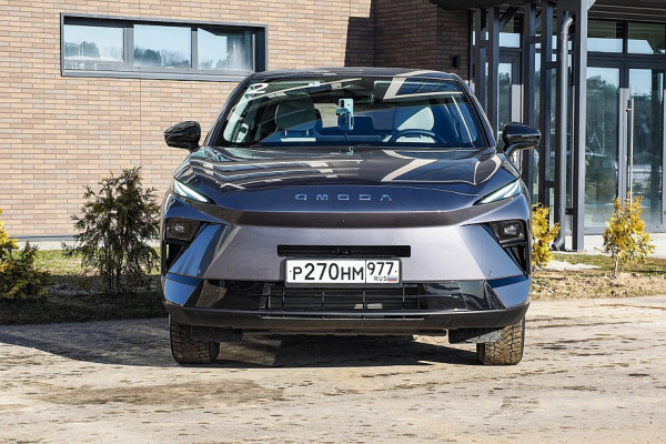 Внешность в стиле &laquo;электричек&raquo; и новый салон: тест-драйв новой Omoda C5