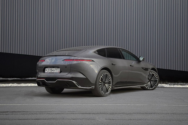 Пока дизайн спорит с логикой, комфорт побеждает: тест-драйв Avatr 12