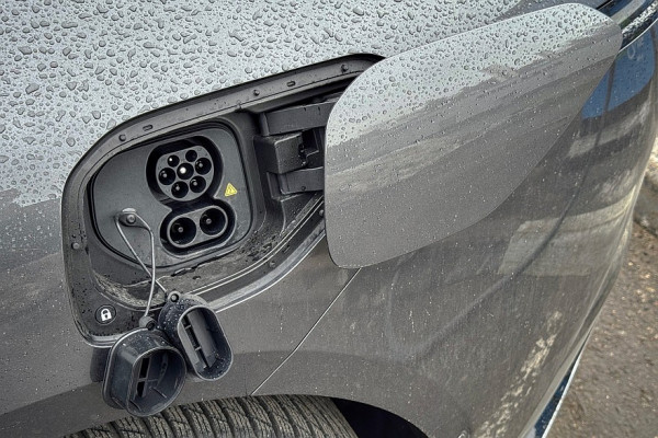 Пока дизайн спорит с логикой, комфорт побеждает: тест-драйв Avatr 12