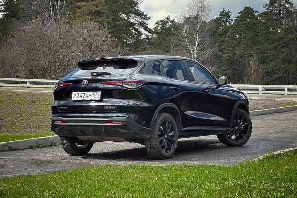 Три экрана, лонч-контроль и гоночный режим: тест-драйв Changan CS35 Max