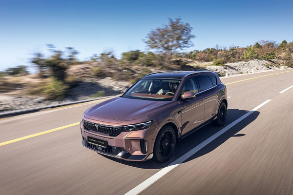 Выехать из пяти секунд: выбираем самый быстрый гибридный кроссовер