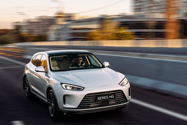 Выехать из пяти секунд: выбираем самый быстрый гибридный кроссовер